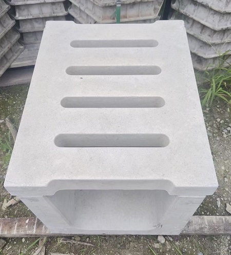 水泥雨水篦子圖片，水泥雨水篦子高清圖片，水泥雨水篦子成品圖片，水泥雨水口立篦子圖片，四孔水泥雨水篦子圖片