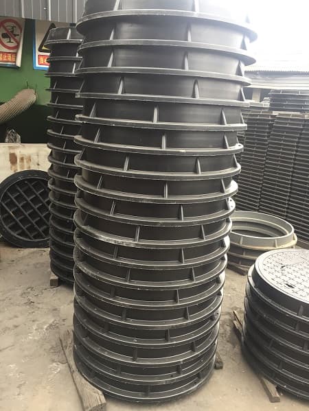 玻璃鋼井蓋模具是用于制造玻璃鋼井蓋的工具，玻璃鋼井蓋模具，玻璃鋼井蓋